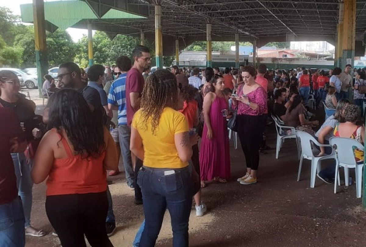 Servidores da Educação de Goiânia decidem retomar greve 